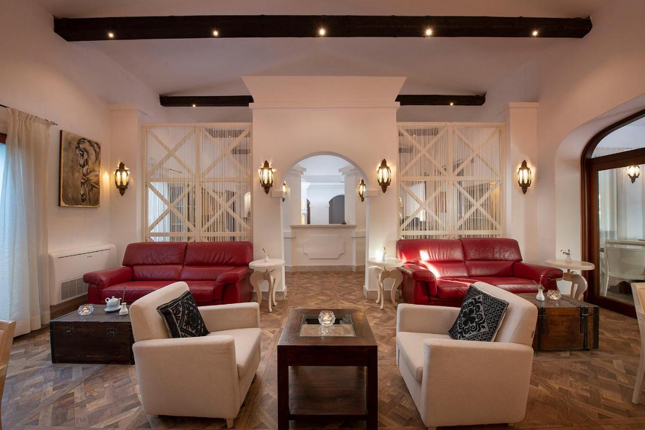 Villa Cavalieri Country Hotel Pula Luaran gambar