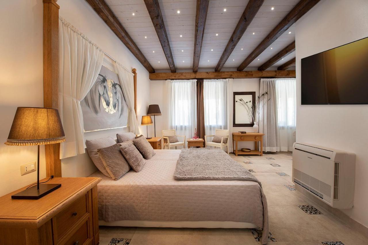Villa Cavalieri Country Hotel Pula Luaran gambar