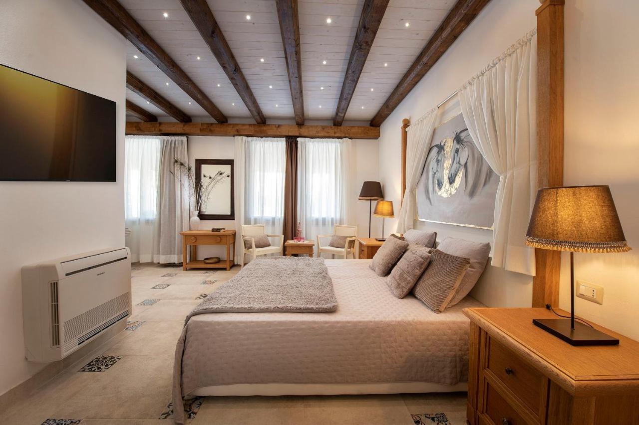 Villa Cavalieri Country Hotel Pula Luaran gambar