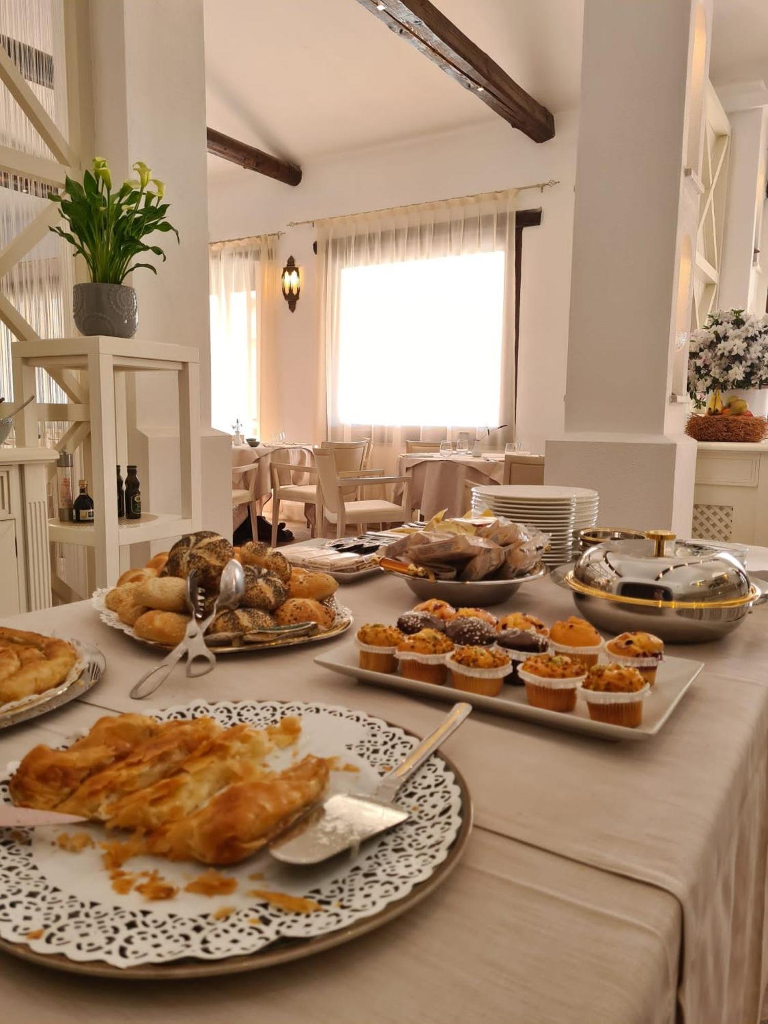 Villa Cavalieri Country Hotel Pula Luaran gambar